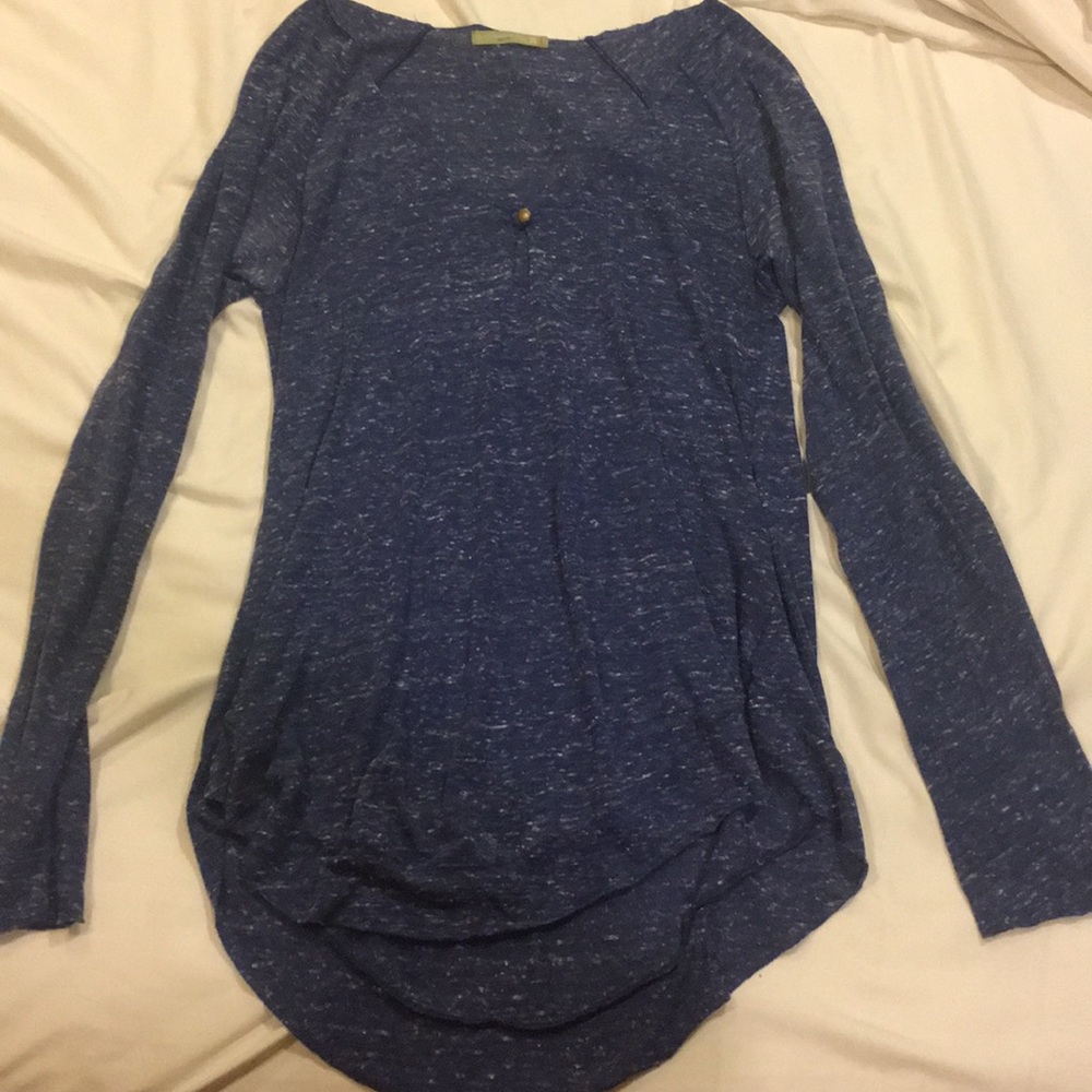 Women’s keyhole long sleeved shirt